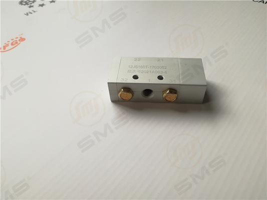 12JS160T-1703052 Pojedynczy zawór H ze złączem 12V Sinotruk Howo Truck Parts